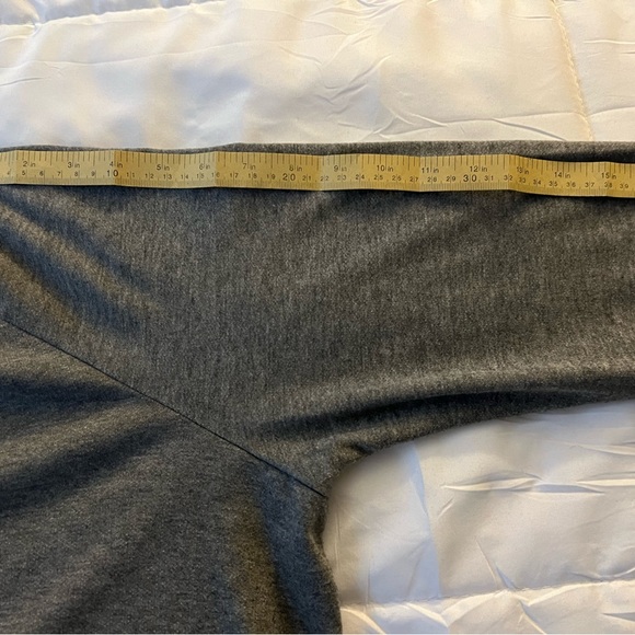 NWOT Torrid cut out v lightweight gray sweatshirt. Size 0. - Picture 7 of 9